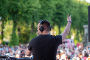 Rob Wills with his hand in the air, in front of a large crowd